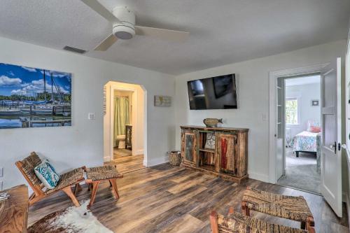 Tampa Bay Area Cottage with Gas Grill and Fire Pit! in Safety Harbor