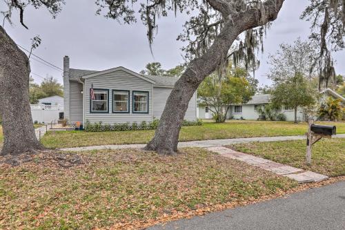 Tampa Bay Area Cottage with Gas Grill and Fire Pit! in Safety Harbor