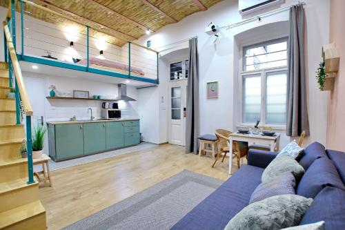 Lovely&modern downtown apartment with FREE PARKING Room Type - One-Bedroom Apartment