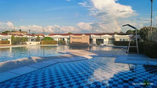 Agradable casa con piscina en tierra caliente