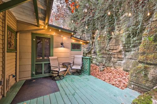 Cozy Eureka Springs Cottage, Walk to Dtwn! in Eureka Springs, USA