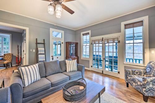 Cozy Eureka Springs Cottage, Walk to Dtwn! in Eureka Springs, USA