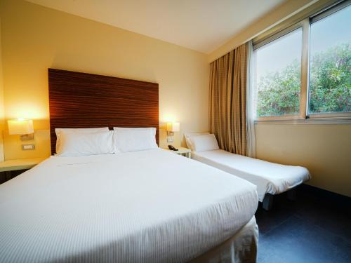 Comfort Triple Room image 9