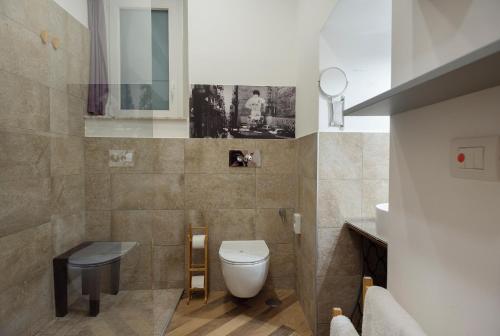 Double or Twin Room with Private Bathroom image 4