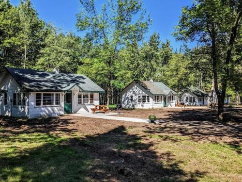 Red Tree Resort LLC in Phillips
