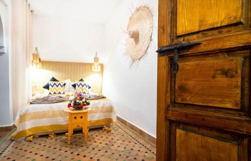 Standard Double Room image 6