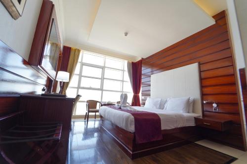 Capital O 325 Queen Palace Hotel - image 14