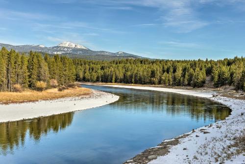 A-Frame Mtn Cabin about 35 Mi to Yellowstone NP! in Island Park, USA