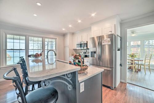 Country-Chic Home with Fire Pit, Steps to Lake! in New Concord, USA