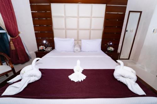 Capital O 325 Queen Palace Hotel - image 11