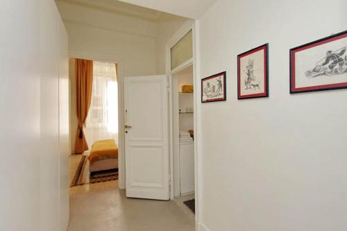 ELEGANT APARTMENT IN THE HEART OF ROME-NAVONA AREA, Řím (fotografie 4)