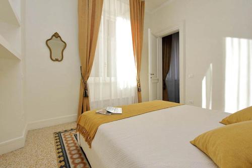 ELEGANT APARTMENT IN THE HEART OF ROME-NAVONA AREA, Řím (fotografie 5)