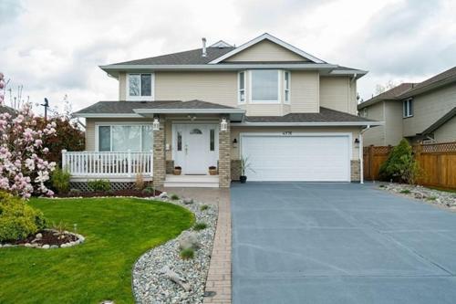 Cheerful 4 Bedroom House with Huge Patio