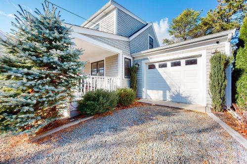 Chic Spacious Home Half a Mile From Commercial Street