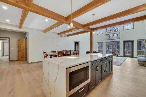 Chalet des Beagles in Boyne Falls, USA