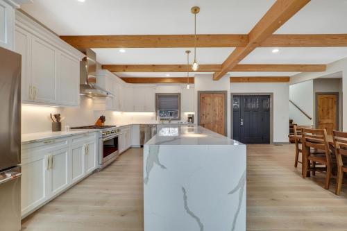 Chalet des Beagles in Boyne Falls, USA