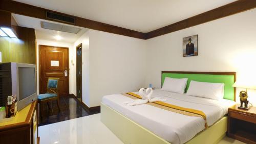 Silom Avenue Inn, Bangkok (photo 10)
