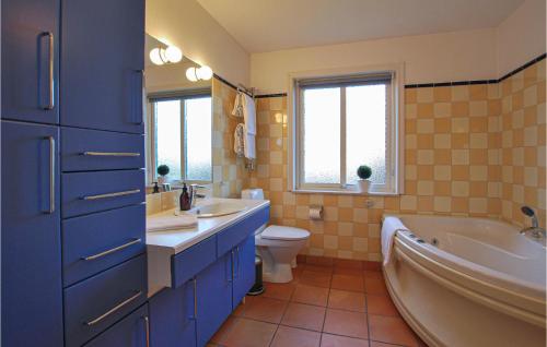 kopalnica, Five-Bedroom Holiday Home in Borgholm in Borgholm
