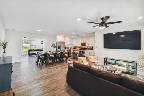 Plush sheets, Games!, Huge backyard, Massage Chair in Tampa, USA