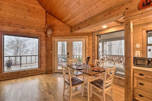Charming Cabin with Hot Tub, Fire Pit and Views!, Jasper (fotografie 8)