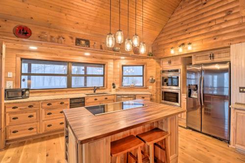 Charming Cabin with Hot Tub, Fire Pit and Views!, Jasper (fotografie 9)