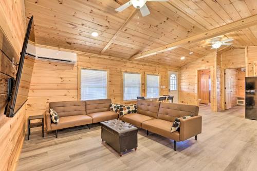 Laurelville Cabin Less Than 11 Mi to Old Mans Cave! in Laurelville, USA