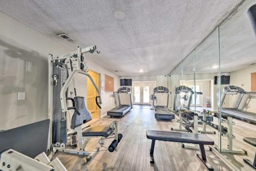 St Simons Island Condo Getaway 2 Mi to Beach