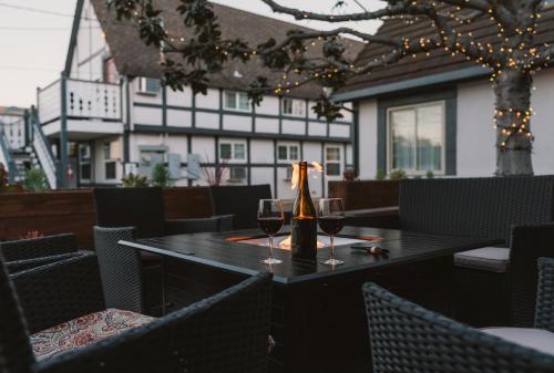 Vista exterior, New Haven Inn in Solvang (CA)