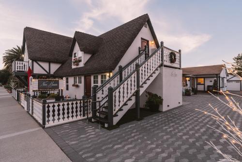 Vista exterior, New Haven Inn in Solvang (CA)