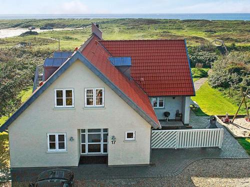 B&B Blåvand - 10 person holiday home in Bl vand - Bed and Breakfast Blåvand