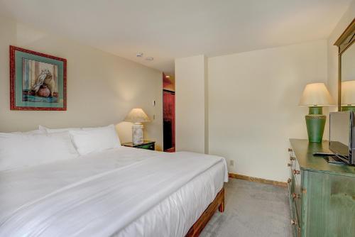 Seasons at Avon - image 40