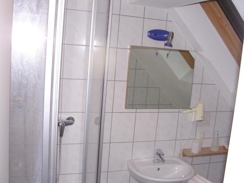 Bathroom, Hotel Garni Lohr in Landau An Der Isar