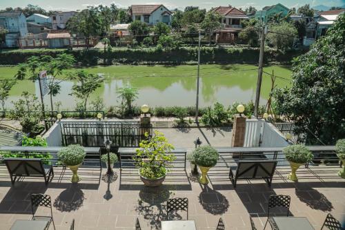 Balcony/terrace, Lucky Home near Phu Mong Garden House