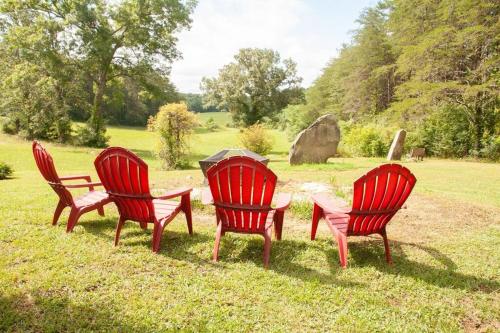 Home on 30 acres next to State Park in Sampson, USA