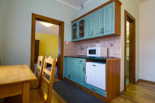 Two-Bedroom Apartment with Kitchen and Garage (5 Adults) C