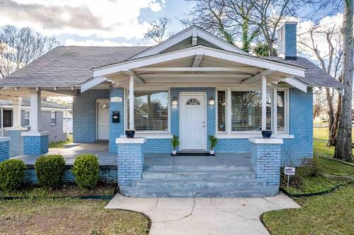 3 BR Spacious and Stylish Home Near Downtown