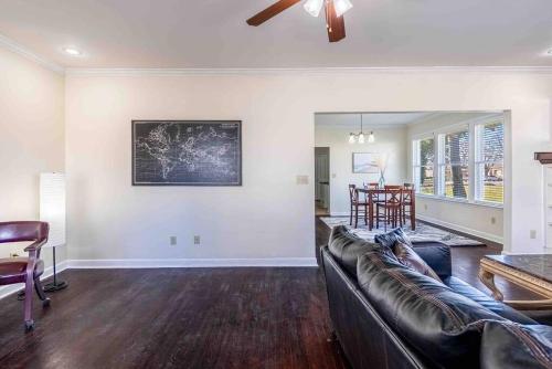 3 BR Spacious and Stylish Home Near Downtown