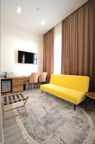 MaxWell Hotel & SPA - Tap to explore photos