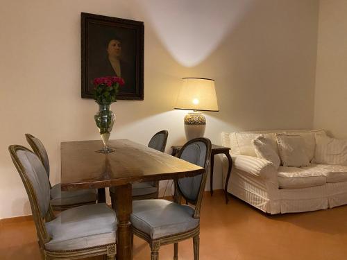 Visione Via Sant’Andrea delle Fratte, 36, Roma (foto 2)