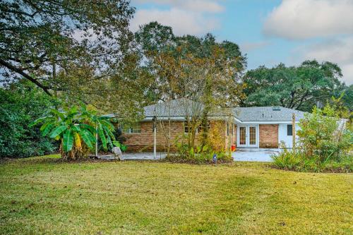 Charming Lafayette Home about 5 Mi to Downtown! in Lafayette, USA
