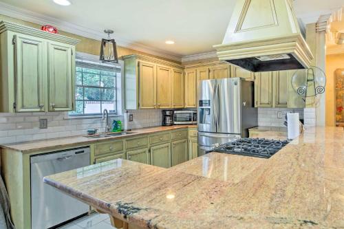 Charming Lafayette Home about 5 Mi to Downtown! in Lafayette, USA