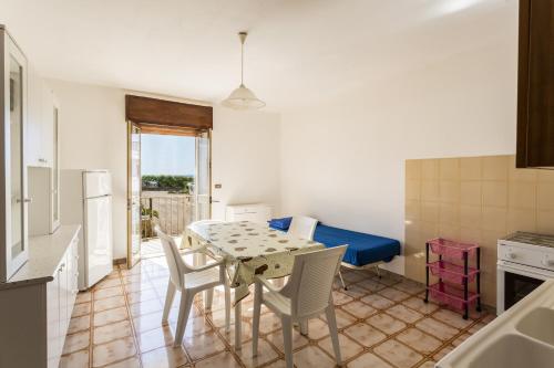  Appartamento fronte spiaggia e vista mare climatizzato, Ferienwohnung in Torre Mozza