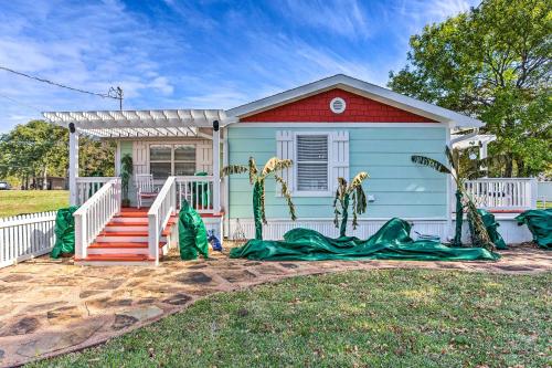 Walk to Cedar Creek Reservoir Home with Fire Pit!