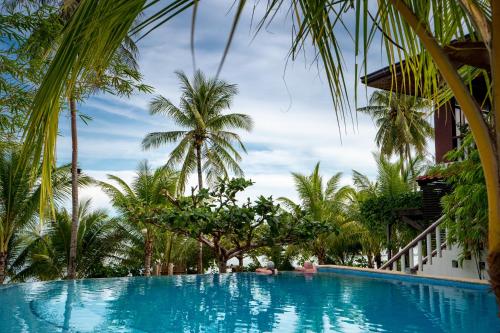 Swimming pool, Island View Beachfront Resort in Anda