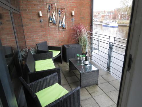 3 Emperors Wharf - main image