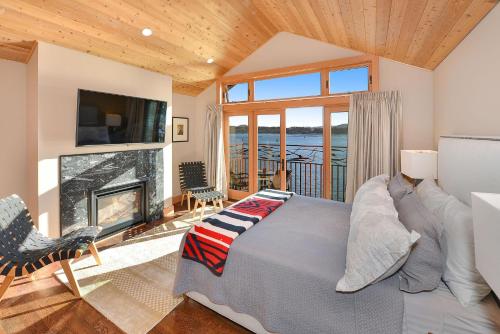 Salishan Tree House Suite