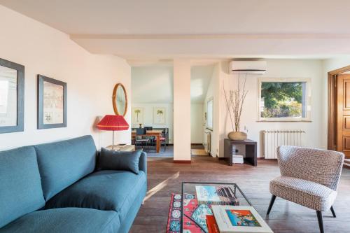 Bright and Comfy Terraced Apartment in Trastevere