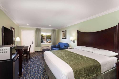 Travelodge by Wyndham Orange County Airport/ Costa Mesa