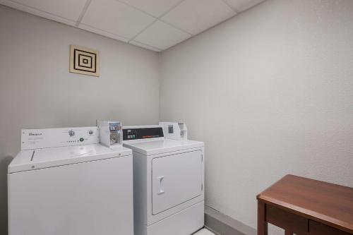 Quality Inn Joliet - image 6