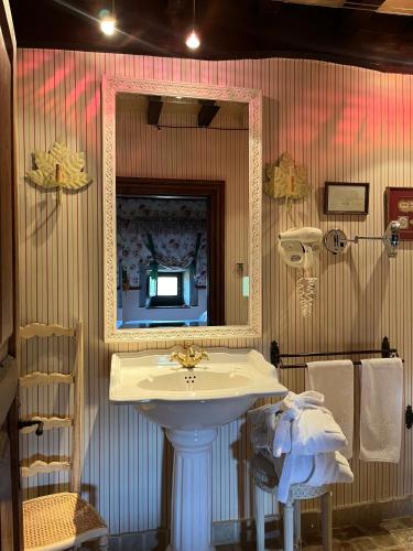 Bathroom, Palacio de Cutre in Pilona